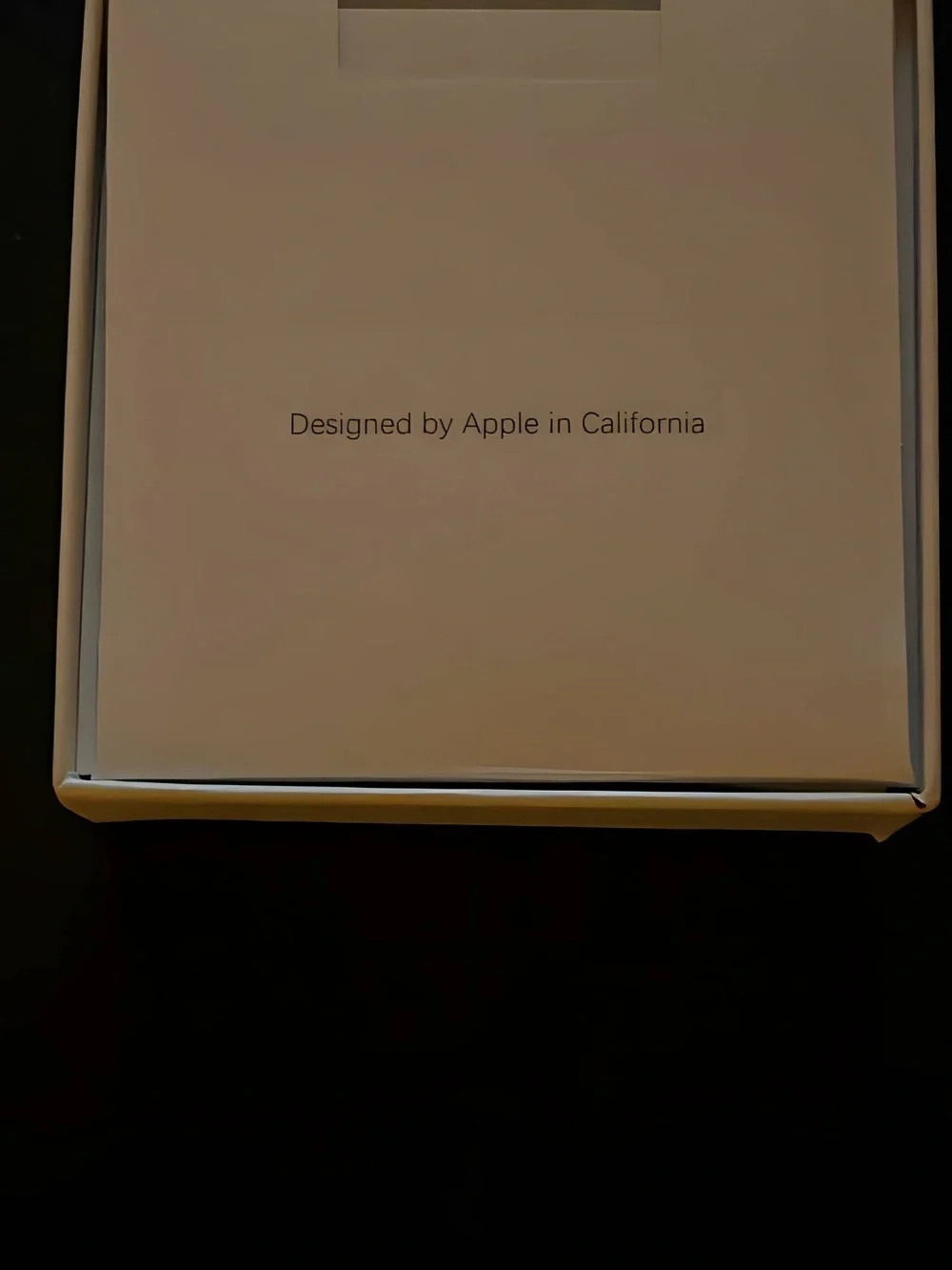 Apple White Wireless Earbuds Headset - Compact Stereo AirPods